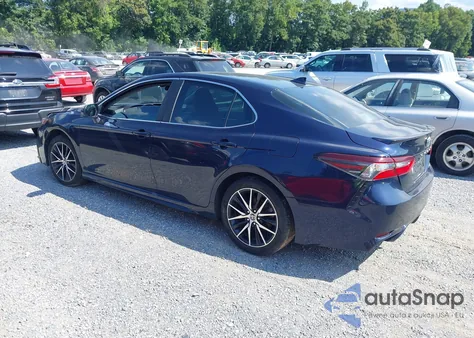 2021 Toyota Camry Se z USA, uszkodzony, nr VIN 4T1G11AK0MU544848